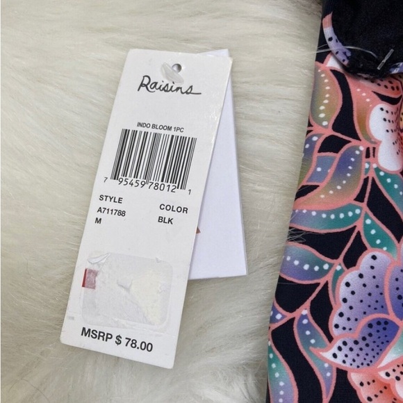 NWT $78 Raisins Puerto Vallarta One Piece
Bathing Suit Floral Print Boho Medium - Picture 12 of 13